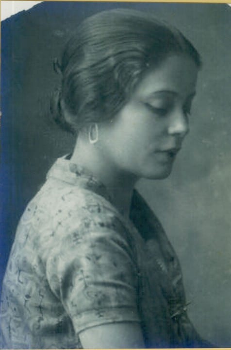 14. ELVIRA LODEIRO